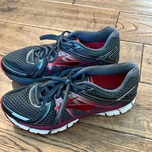 Brooks GTS seventeen women’s size 8